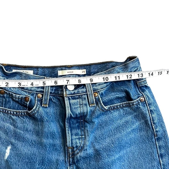 Levi's Wedgie Fit Women's Cut Off Ankle Jeans - Picture 14 of 15